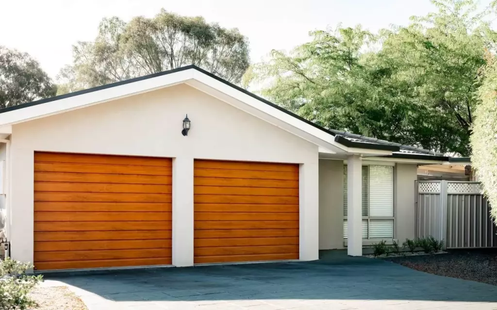 Roll-a-door_neo_golden_oak_3-1280x799