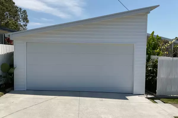 Nullarbor Dover White B&D Sectional Door